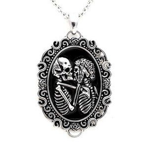 The Eternal Lovers Cameo SST Pendant New in Pouch
